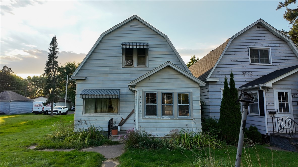 Wisconsin property for sale listing in Superior Residentialhouse for sale picture with an address of 2011 Logan Avenue in Superior and a list price of 80000