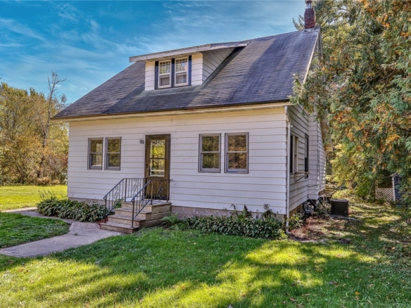 Residentialhouse for sale picture with an address of  202 Clark Street in Merrillan and a list price of 199000