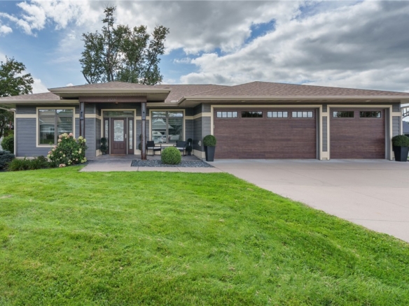 Residentialhouse for sale picture with an address of  2037 St Andrews Drive in Altoona and a list price of 650000