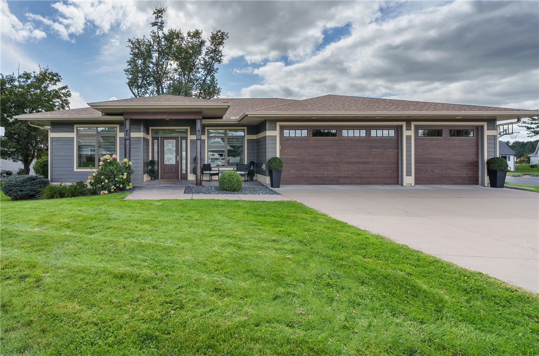 Residentialhouse for sale picture with an address of  2037 St Andrews Drive in Altoona and a list price of 650000