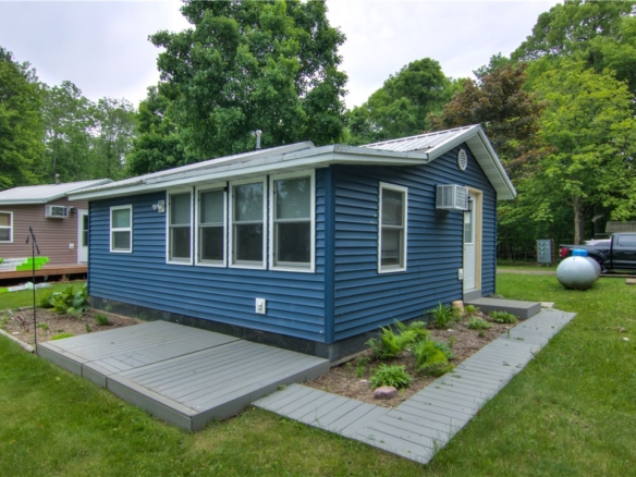 Residentialhouse for sale picture with an address of  2045 Ol' Hays Road in Birchwood and a list price of 234000