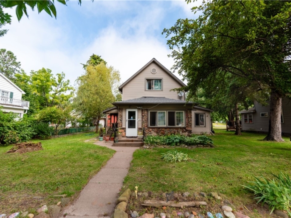 Residentialhouse for sale picture with an address of  205 6th Avenue in Shell Lake and a list price of 140000