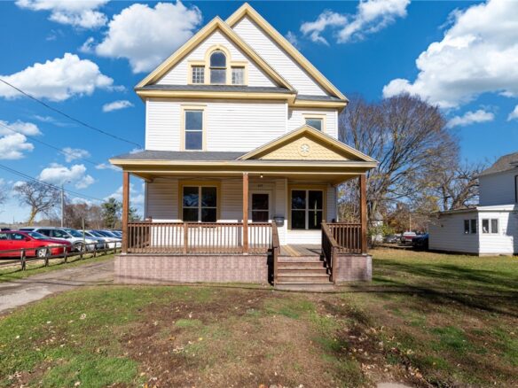 207 12th Avenue Menomonie WI 54751 — photo 1