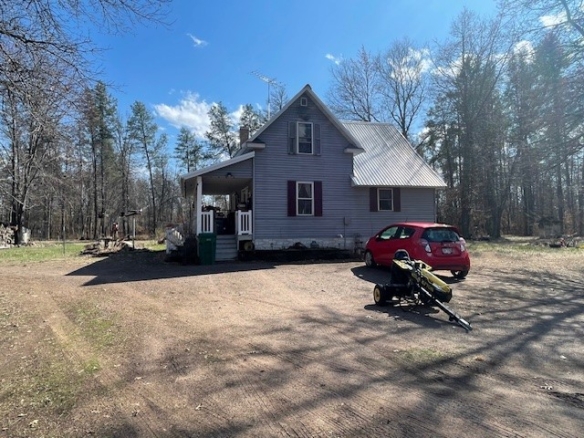 Residentialhouse for sale picture with an address of  21001 River Road in Grantsburg and a list price of 255000