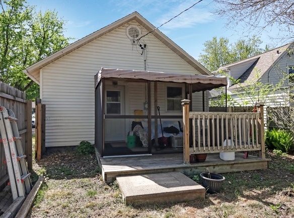 Residentialhouse for sale picture with an address of  2139 12th Street in Eau Claire and a list price of 152500