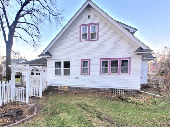 Residentialhouse for sale picture with an address of  216 Hewett Street in Neillsville and a list price of 153000