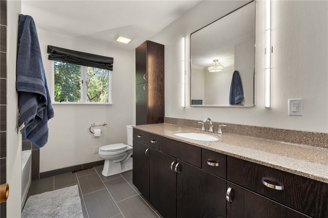 2208-Menomonie-Eau-Claire-WI-54703-5