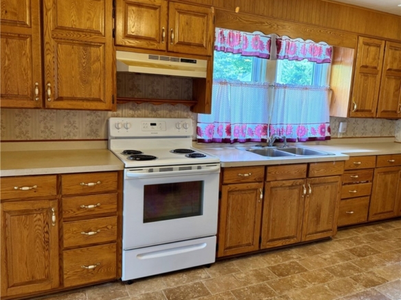 Residentialhouse for sale picture with an address of  222 Spruce Street in Spooner and a list price of 164900