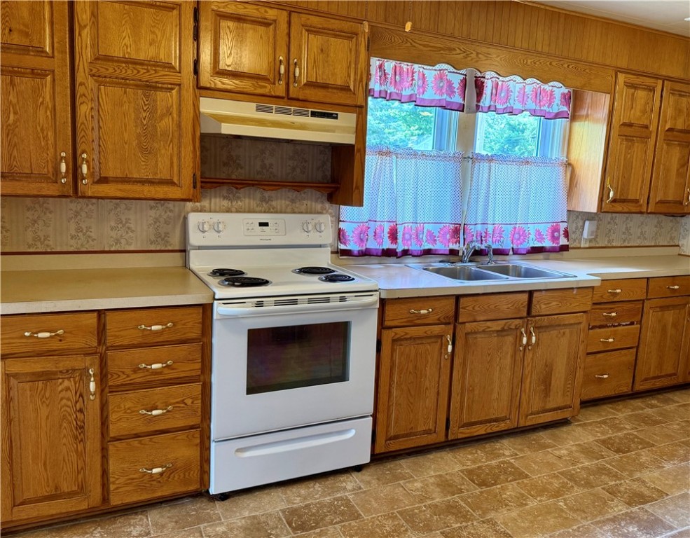 Residentialhouse for sale picture with an address of  222 Spruce Street in Spooner and a list price of 164900