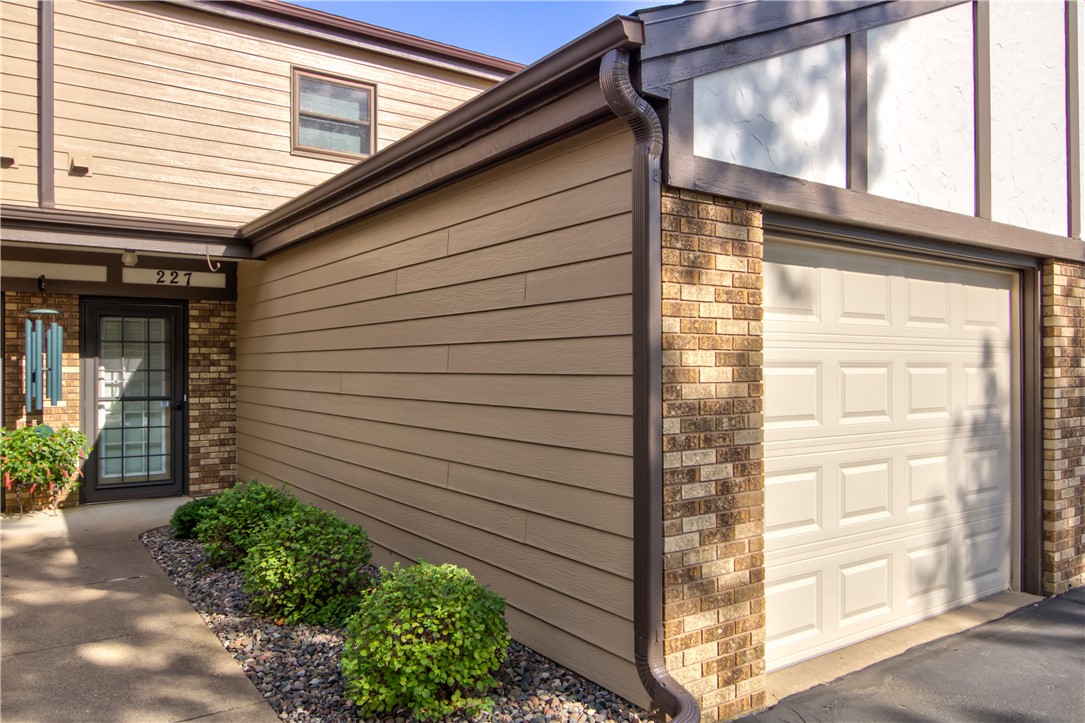 Residentialhouse for sale picture with an address of  227 Pumphouse Road in Chippewa Falls and a list price of 195000