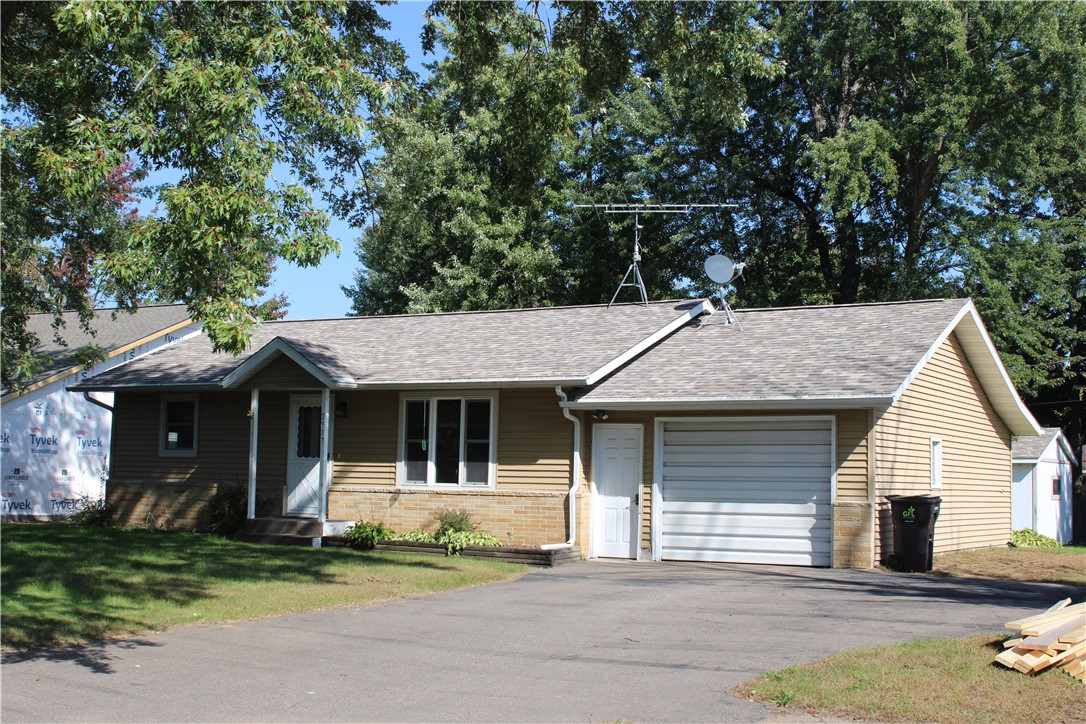 Residentialhouse for sale picture with an address of  2517 Blakeley Avenue in Eau Claire and a list price of 249875