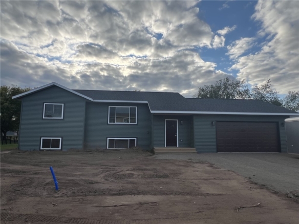 Residentialhouse for sale picture with an address of  255 Nielsen Lane in Chetek and a list price of 329900