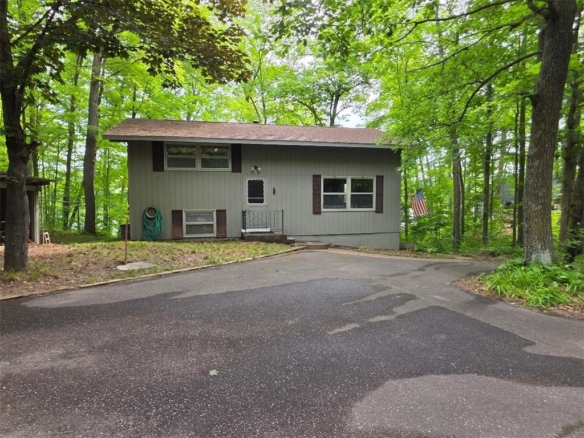 Residentialhouse for sale picture with an address of  2667 2 1/4 Street in Cumberland and a list price of 389500