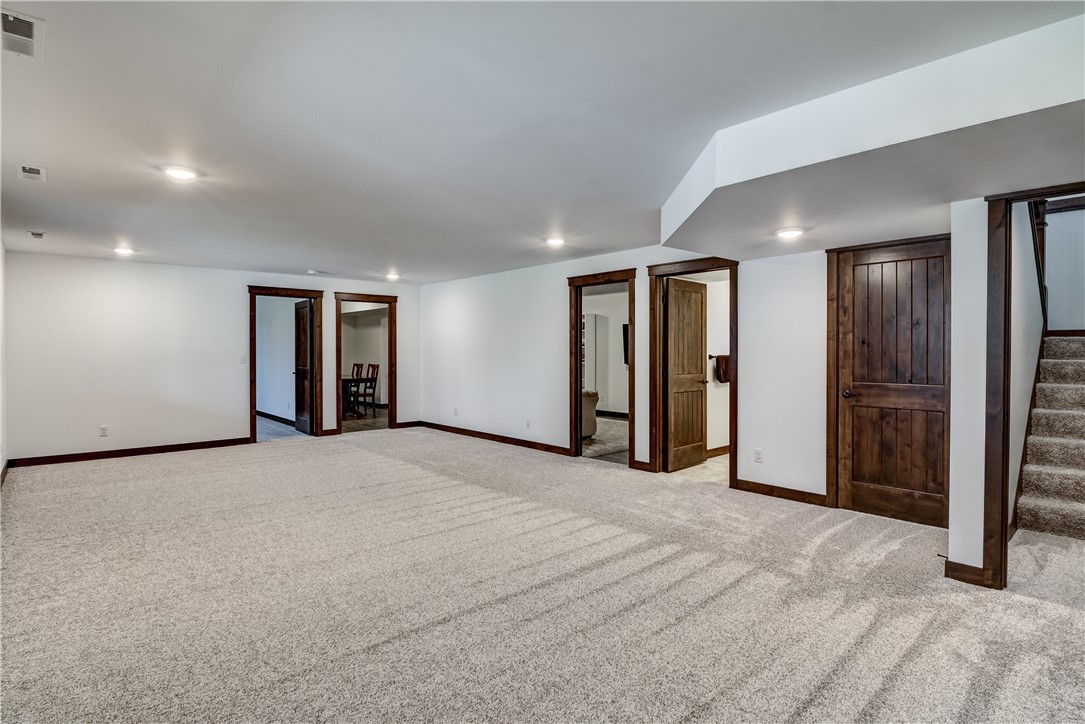 2686-33rd-Eau-Claire-WI-54703-5