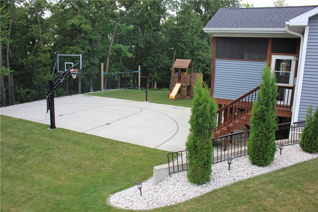 2686-33rd-Eau-Claire-WI-54703-7