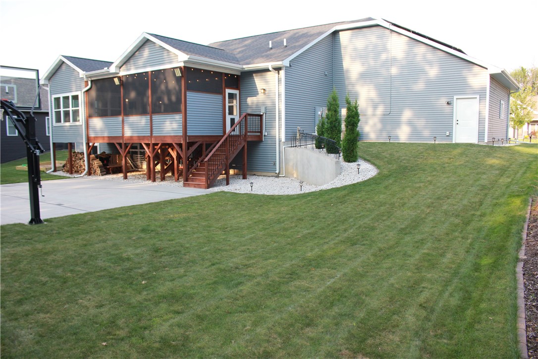 2686-33rd-Eau-Claire-WI-54703-8