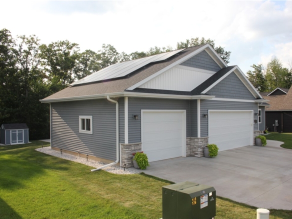 Residentialhouse for sale picture with an address of  2686 33rd Avenue in Eau Claire and a list price of 799900