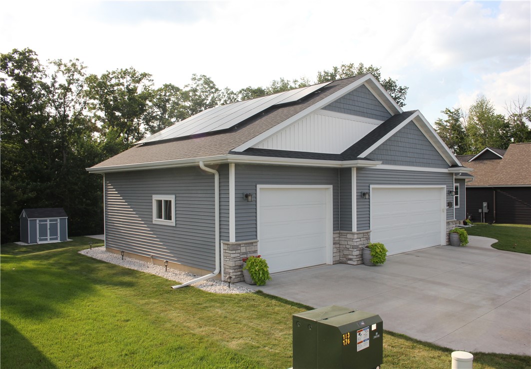 Wisconsin property for sale listing in Eau Claire Residentialhouse for sale picture with an address of 2686 33rd Avenue in Eau Claire and a list price of 799900