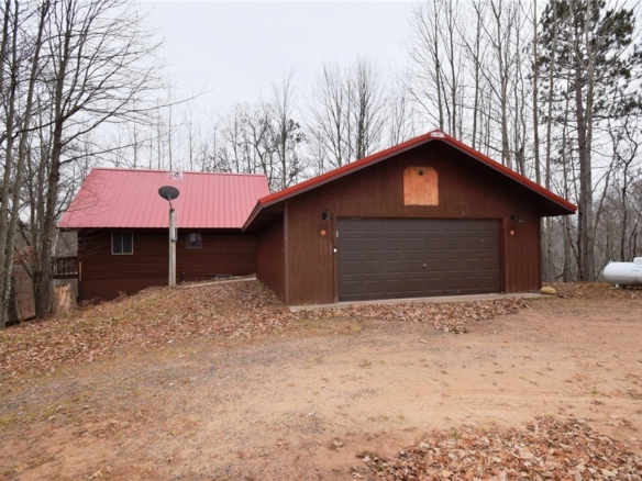 Residentialhouse for sale picture with an address of  28773 Spotted Fawn Drive in Danbury and a list price of 325000