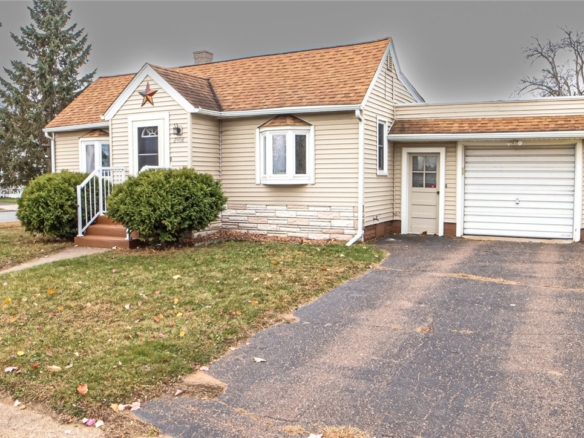 Residentialhouse for sale picture with an address of  2908 6th Street in Eau Claire and a list price of 246500