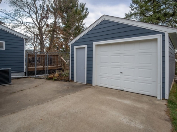 Residentialhouse for sale picture with an address of  2911 6th Street in Eau Claire and a list price of 259900