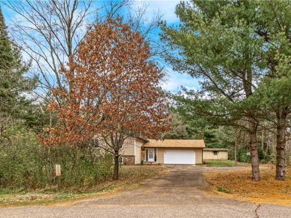 Residentialhouse for sale picture with an address of  2950 Benrud Lane in Eau Claire and a list price of 349900