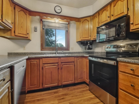 Residentialhouse for sale picture with an address of  302 Summit Court in Chippewa Falls and a list price of 399900