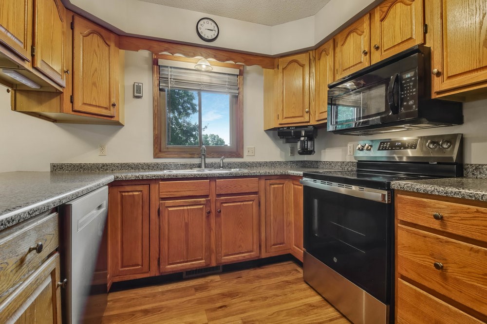 Residentialhouse for sale picture with an address of  302 Summit Court in Chippewa Falls and a list price of 399900