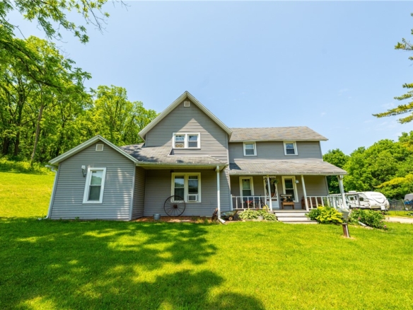 Residentialhouse for sale picture with an address of  30784 County Highway OO  in Richland Center and a list price of 365000