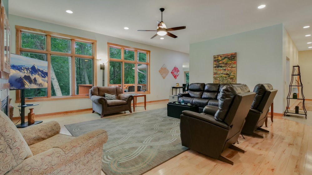 3122-Anric-Eau-Claire-WI-54701-2