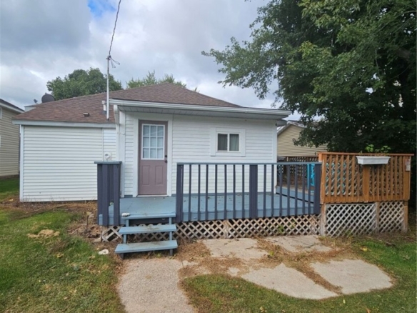 Residentialhouse for sale picture with an address of  316 Scott Street in Elmwood and a list price of 149316