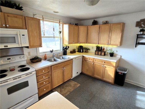 Residentialhouse for sale picture with an address of  3233 Potter Road in Eau Claire and a list price of 274900