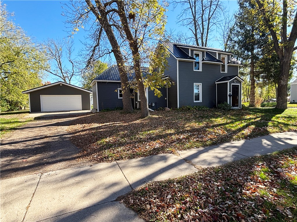 Residentialhouse for sale picture with an address of  331 Phipps Avenue in Rice Lake and a list price of 209900