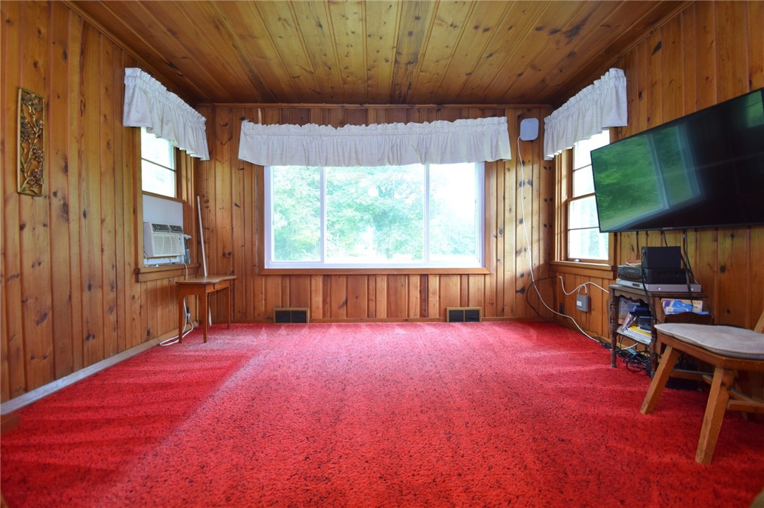 Residentialhouse for sale picture with an address of  33227 State Road 35  in Danbury and a list price of 389000