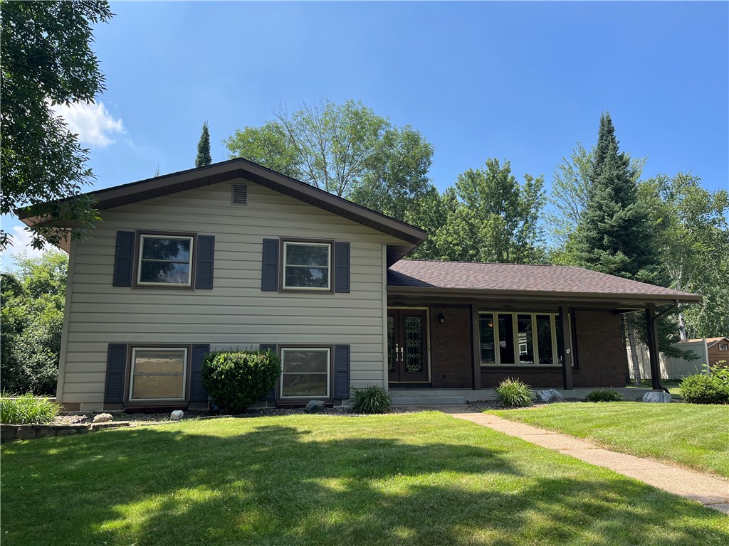 Wisconsin property for sale listing in Eau Claire Residentialhouse for sale picture with an address of 3334 Hester Street in Eau Claire and a list price of 340000