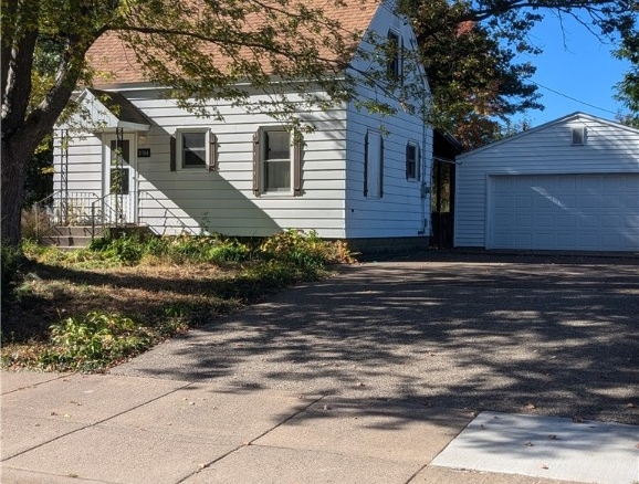 Residentialhouse for sale picture with an address of  3354 Midway Street in Eau Claire and a list price of 190000