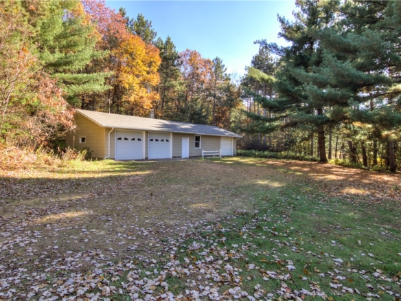 Residentialhouse for sale picture with an address of  3427 Markgraff Road in Fall Creek and a list price of 474900