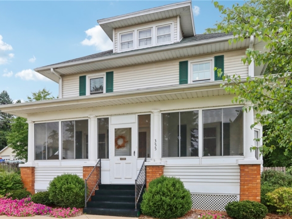 Residentialhouse for sale picture with an address of  355 Madison Street in Waterloo and a list price of 344900