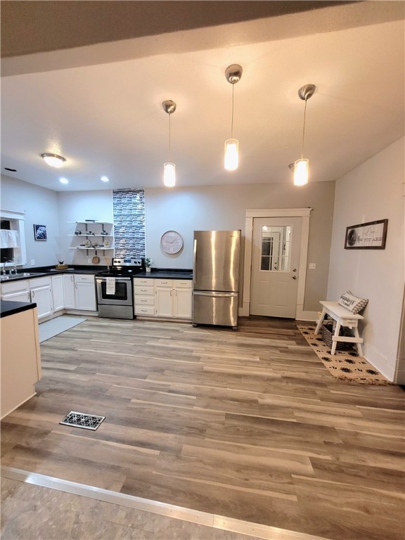 400-Oak-Neillsville-WI-54456-3