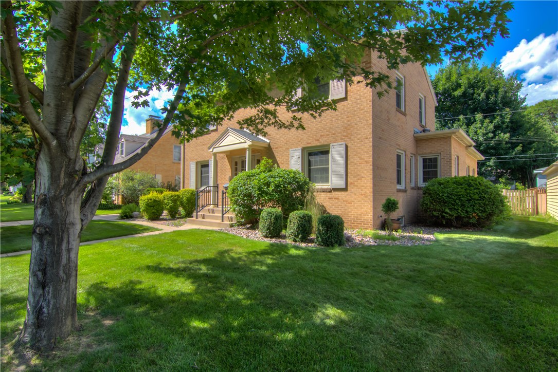 422-Roosevelt-Eau-Claire-WI-54701-7