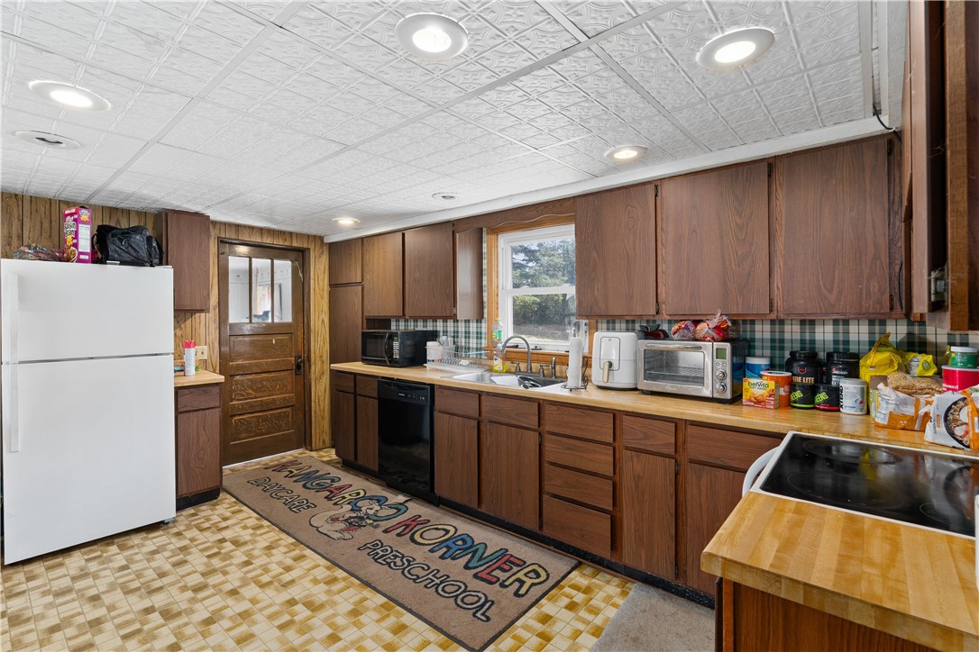 4271-220th-Cadott-WI-54727-3