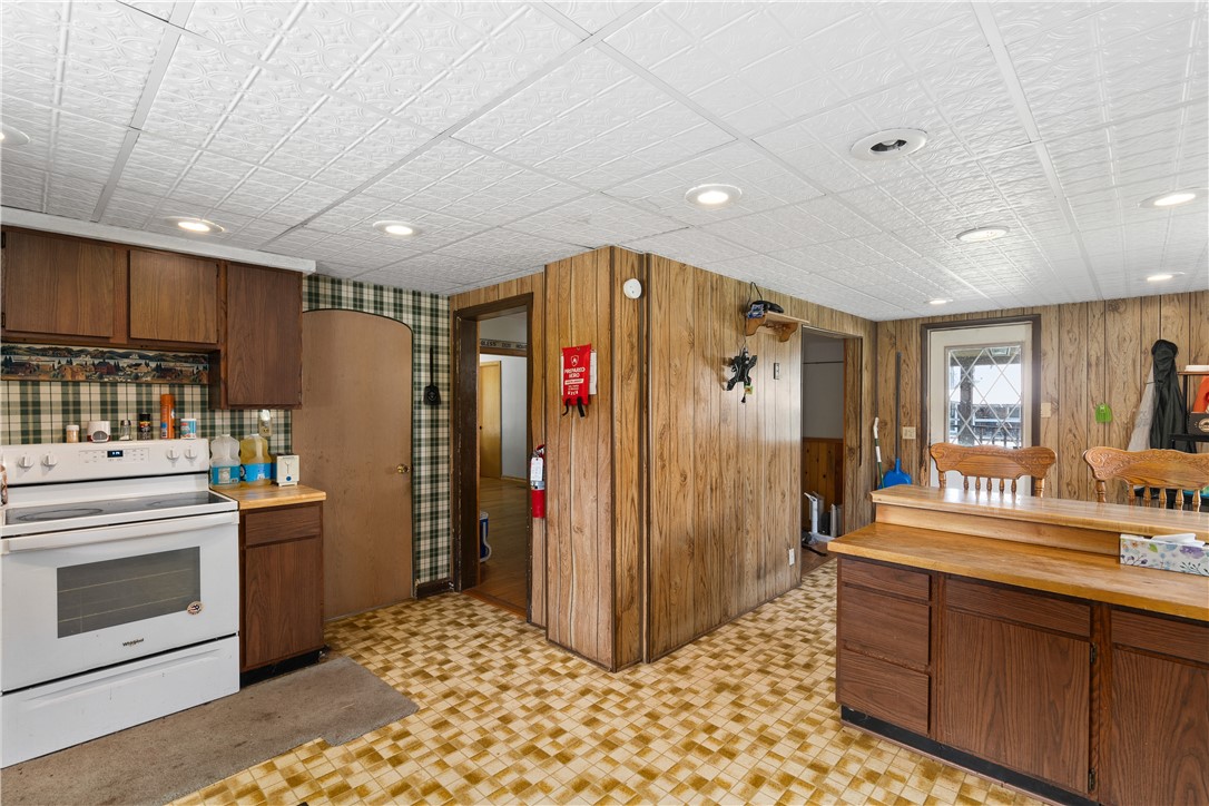 4271-220th-Cadott-WI-54727-4