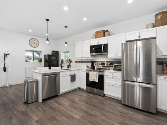 Residentialhouse for sale picture with an address of  4271 220th Street in Cadott and a list price of 499000