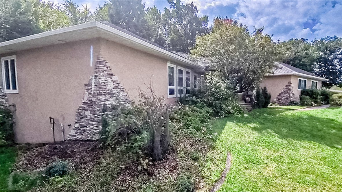 Wisconsin property for sale listing in Menomonie Residentialhouse for sale picture with an address of 4762 600th Street in Menomonie and a list price of 670000