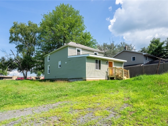 Residentialhouse for sale picture with an address of  488 Minneapolis Ave  in Amery and a list price of 187500