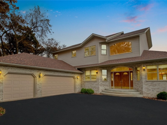 Residentialhouse for sale picture with an address of  5110 Interlachen Boulevard in Eleva and a list price of 799900