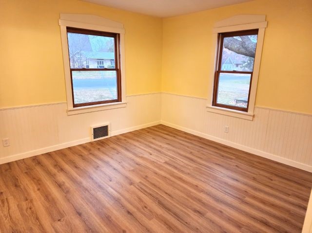 515-5th-Luck-WI-54853-3