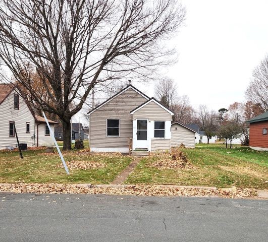 515-5th-Luck-WI-54853-8