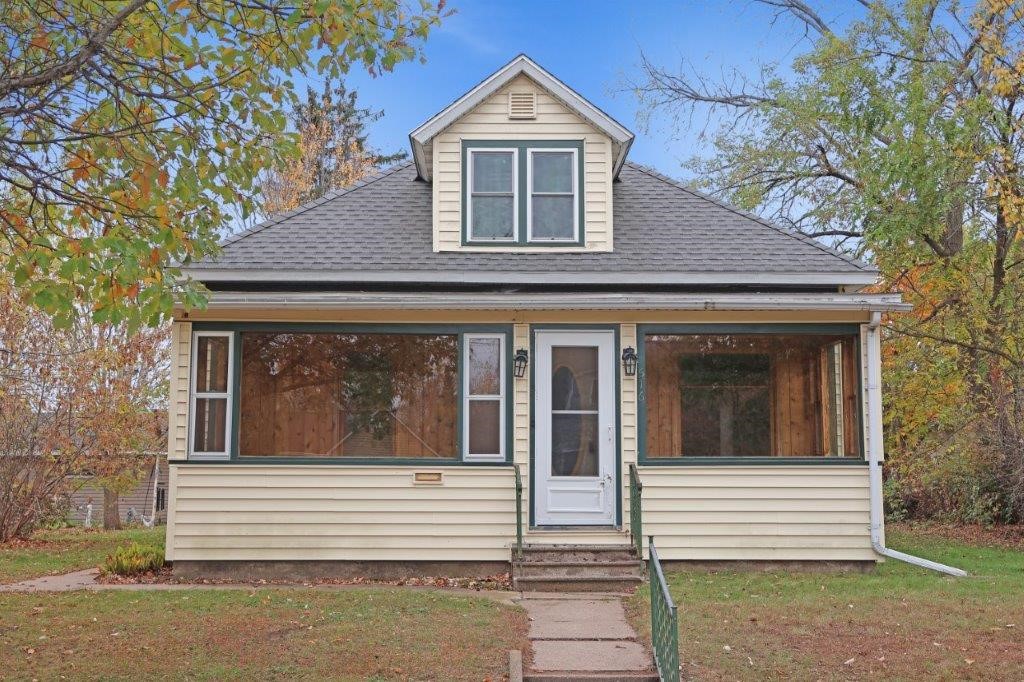 Residentialhouse for sale picture with an address of  516 Lake Avenue in Ladysmith and a list price of 149900