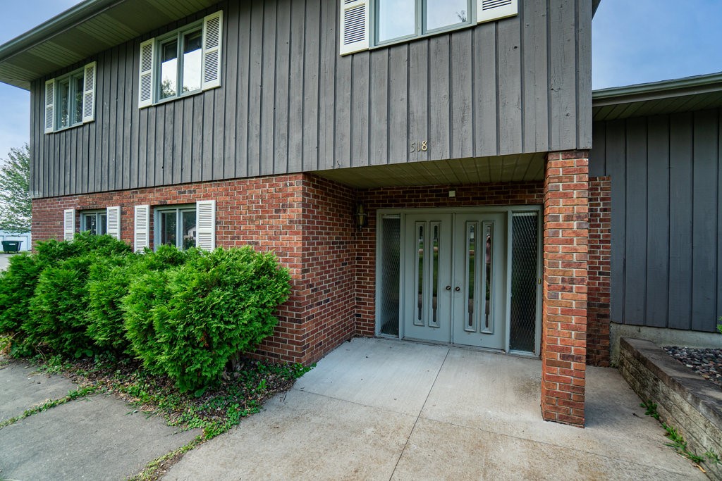 Wisconsin property for sale listing in Cadott Residentialhouse for sale picture with an address of 518 Chippewa Street in Cadott and a list price of 374900